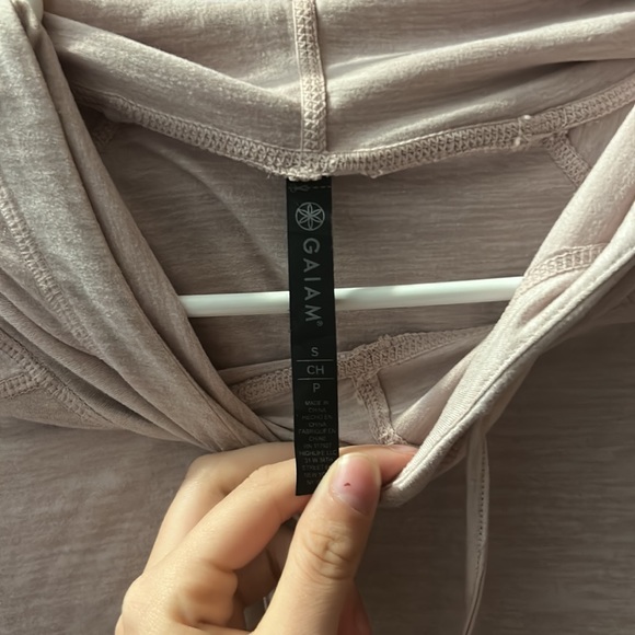 GAIAM athletic sweatshirt - Picture 2 of 3